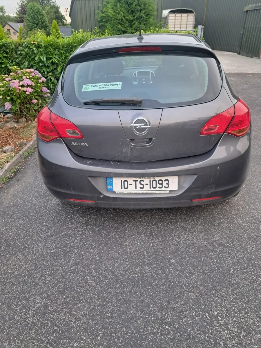 Opel Astra 2010 - Image 4