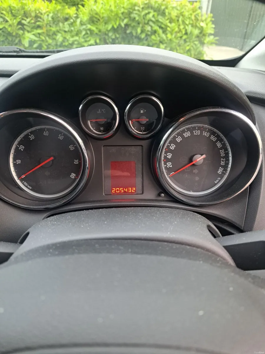 Opel Astra 2010 - Image 6