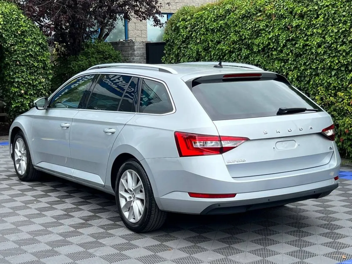 Skoda Superb SE TECH IV 1.4 HYBRID // FULL SERVICE - Image 6