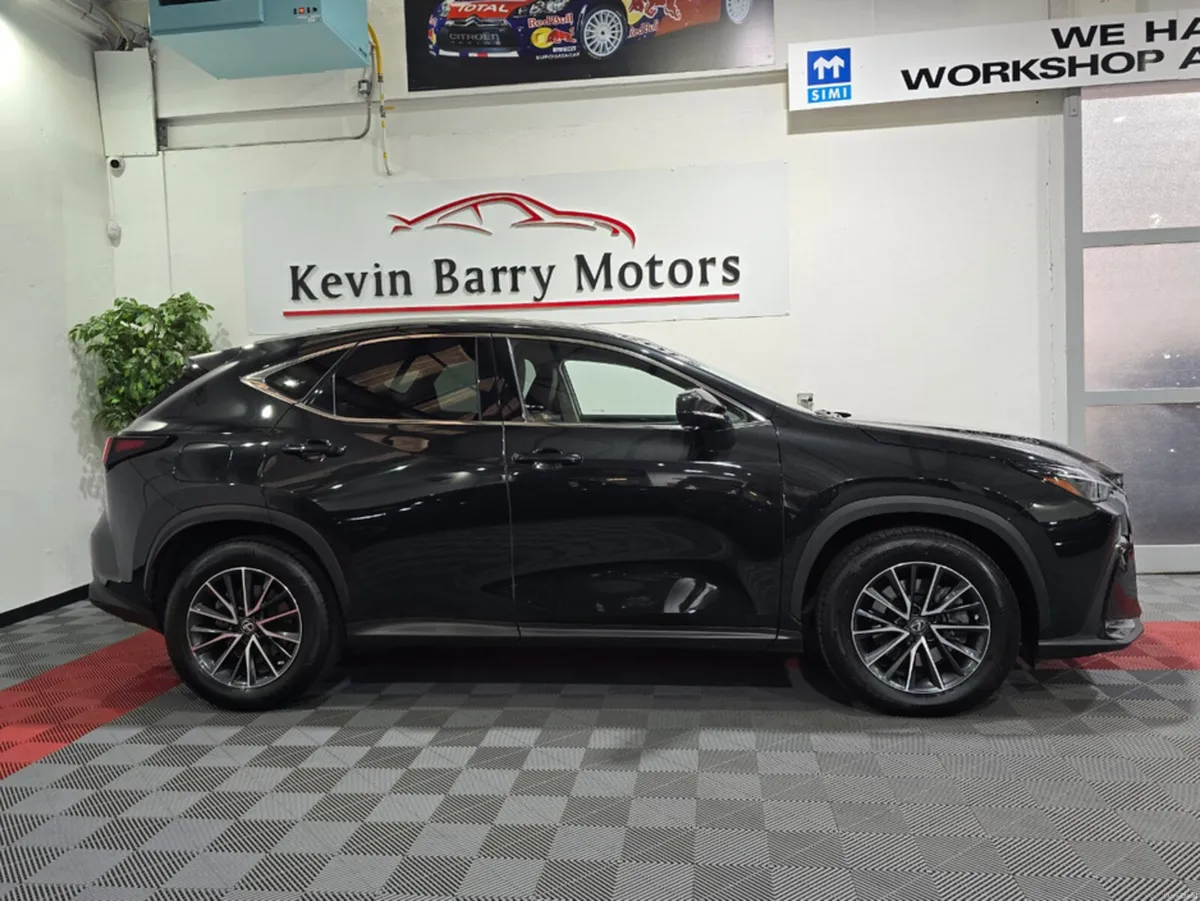 Lexus NX PHEV (PREMIUM PACK) 4WD AUTOMATIC **ONE O - Image 4