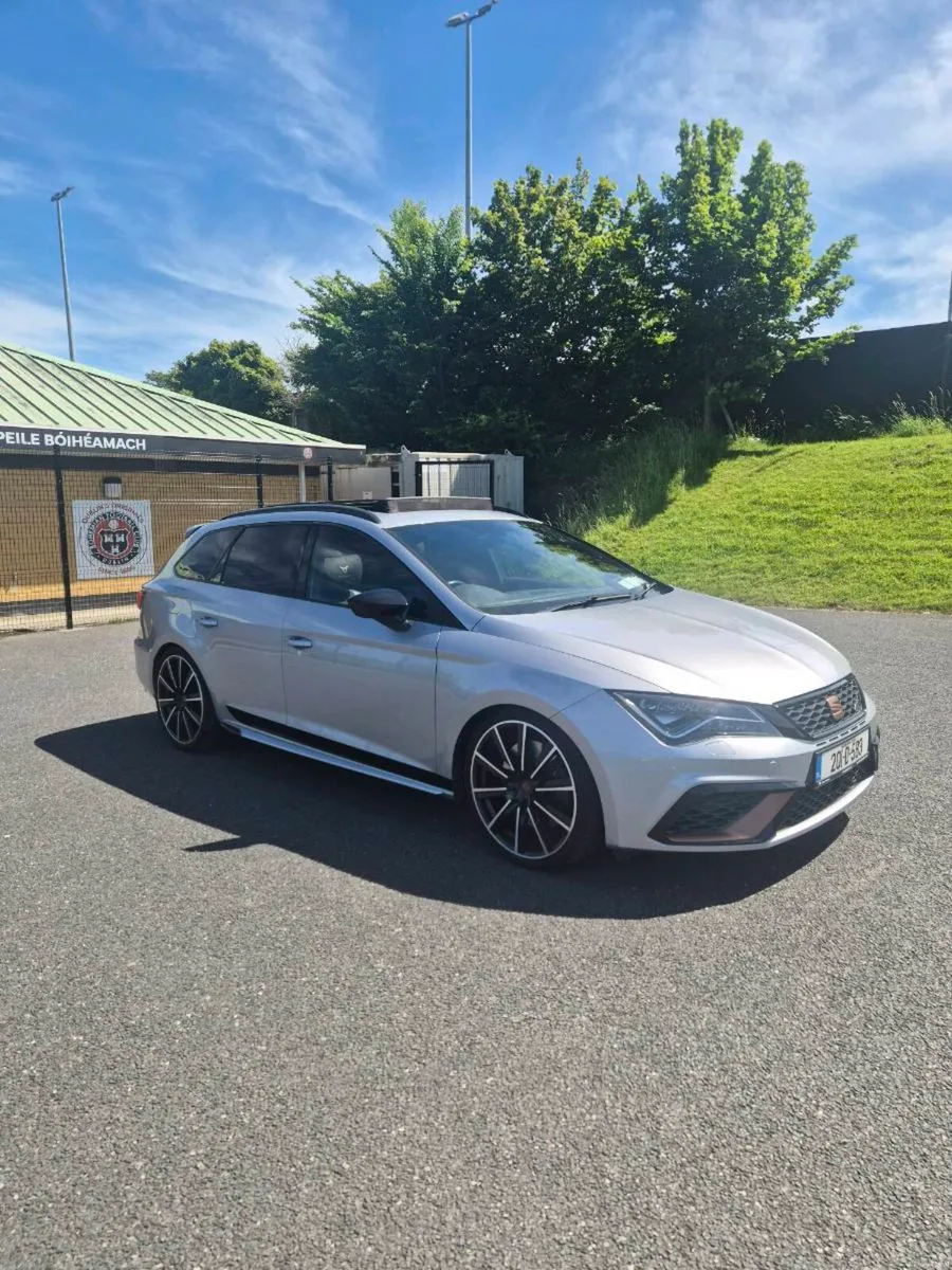 SEAT leon cupra 300 4Drive DSG (MEGA SPEC) - Image 1