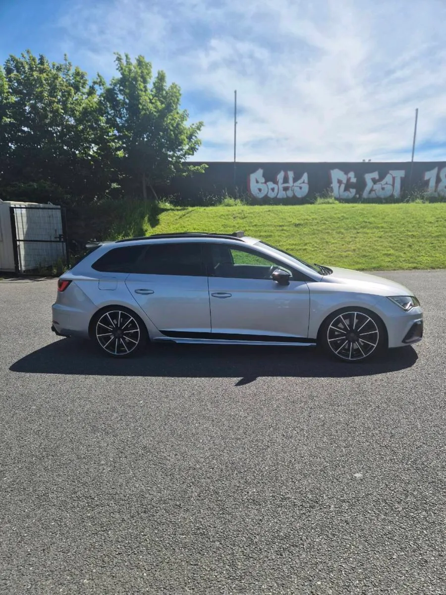 SEAT leon cupra 300 4Drive DSG (MEGA SPEC) - Image 3