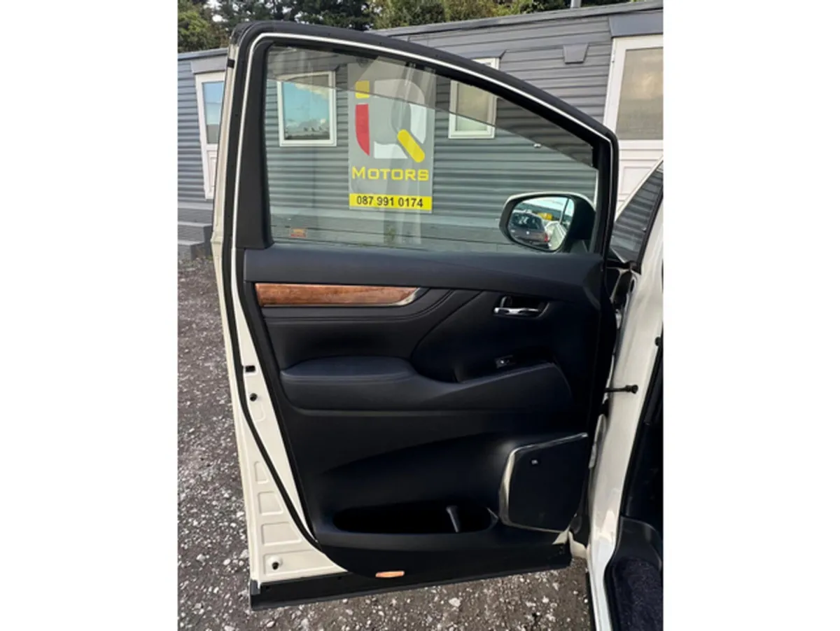 Toyota Alphard Executive Lounge 2.5 Petrol Hybrid - Image 4