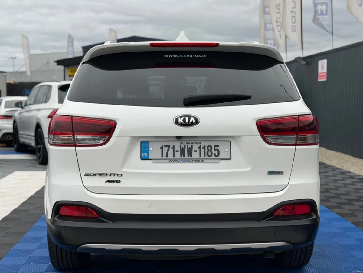 Kia Sorento PLATINUM 4X2 -2.2 DIESEL - MANUAL - 12 - Image 6