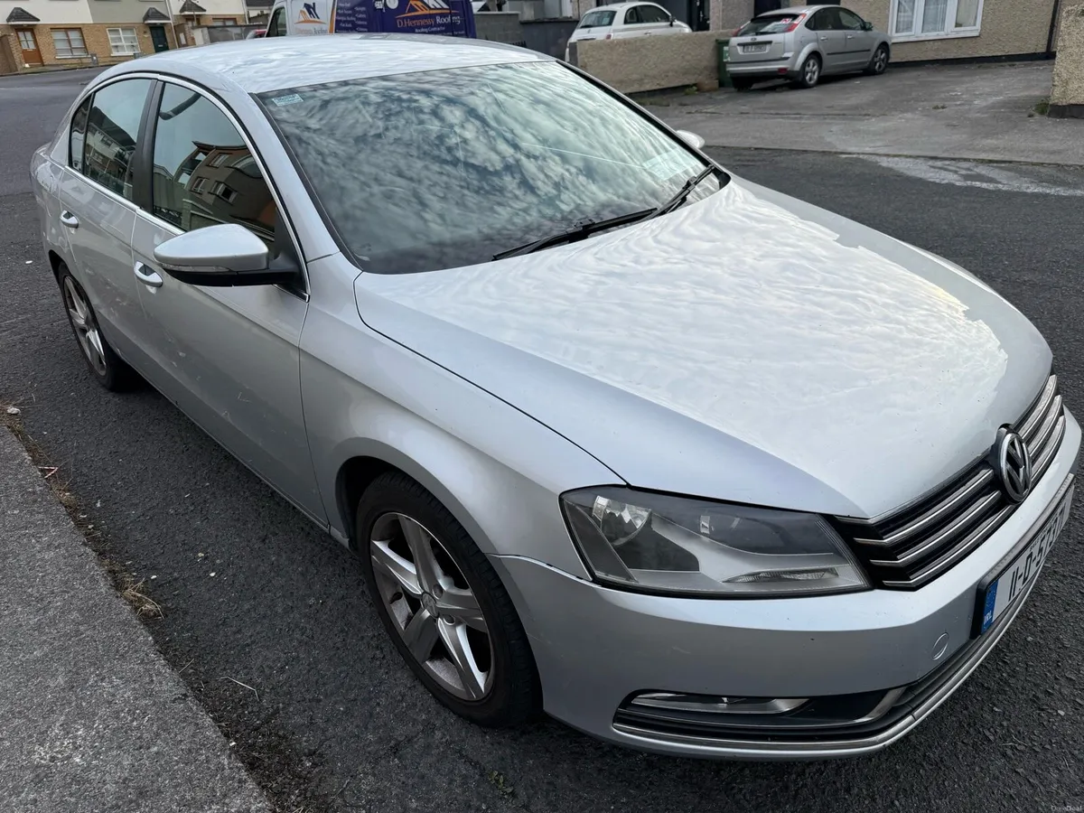 2011 Volkswagen Passat 2.0L - Image 2