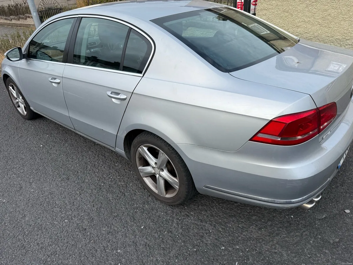 2011 Volkswagen Passat 2.0L - Image 4