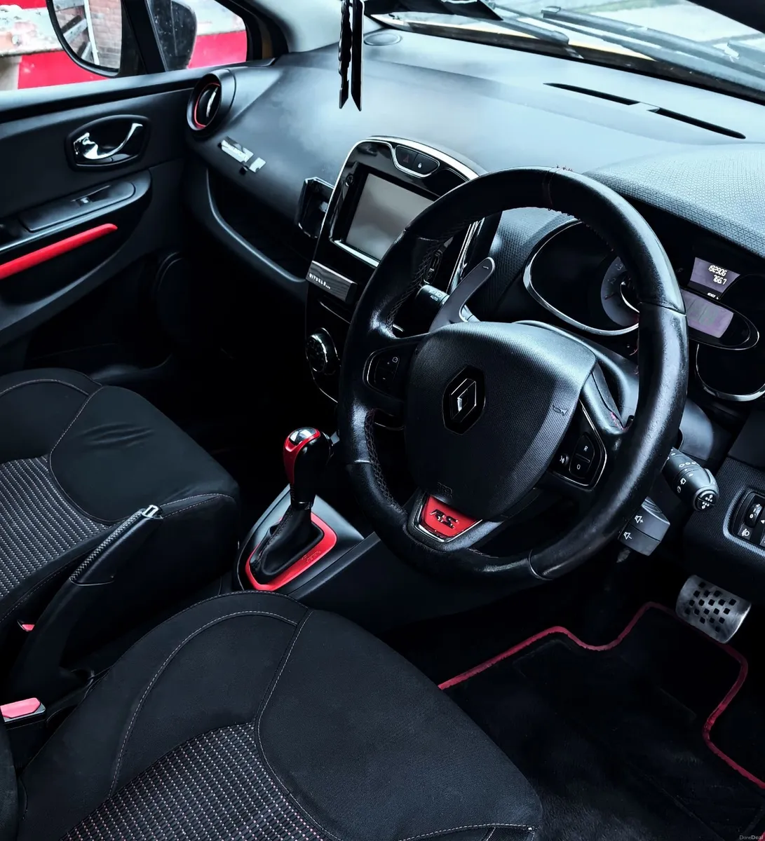 Renault Clio 4RS EDC 200BHP - Image 4