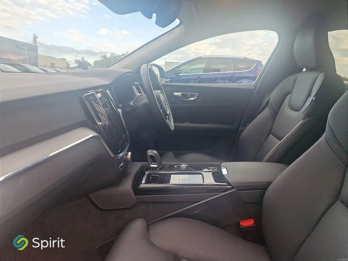 Volvo V60 T6 Plus Plug In Hybrid - Image 3