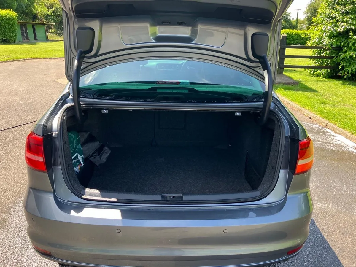 2015 Volkswagen Jetta 2.0tdi DSG - Image 3