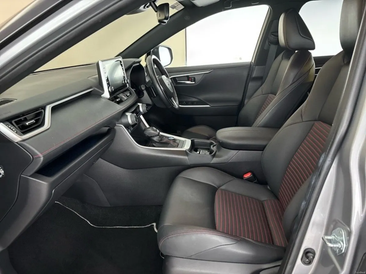 Toyota RAV4 PLUG-IN HYBRID SPORT - Image 6