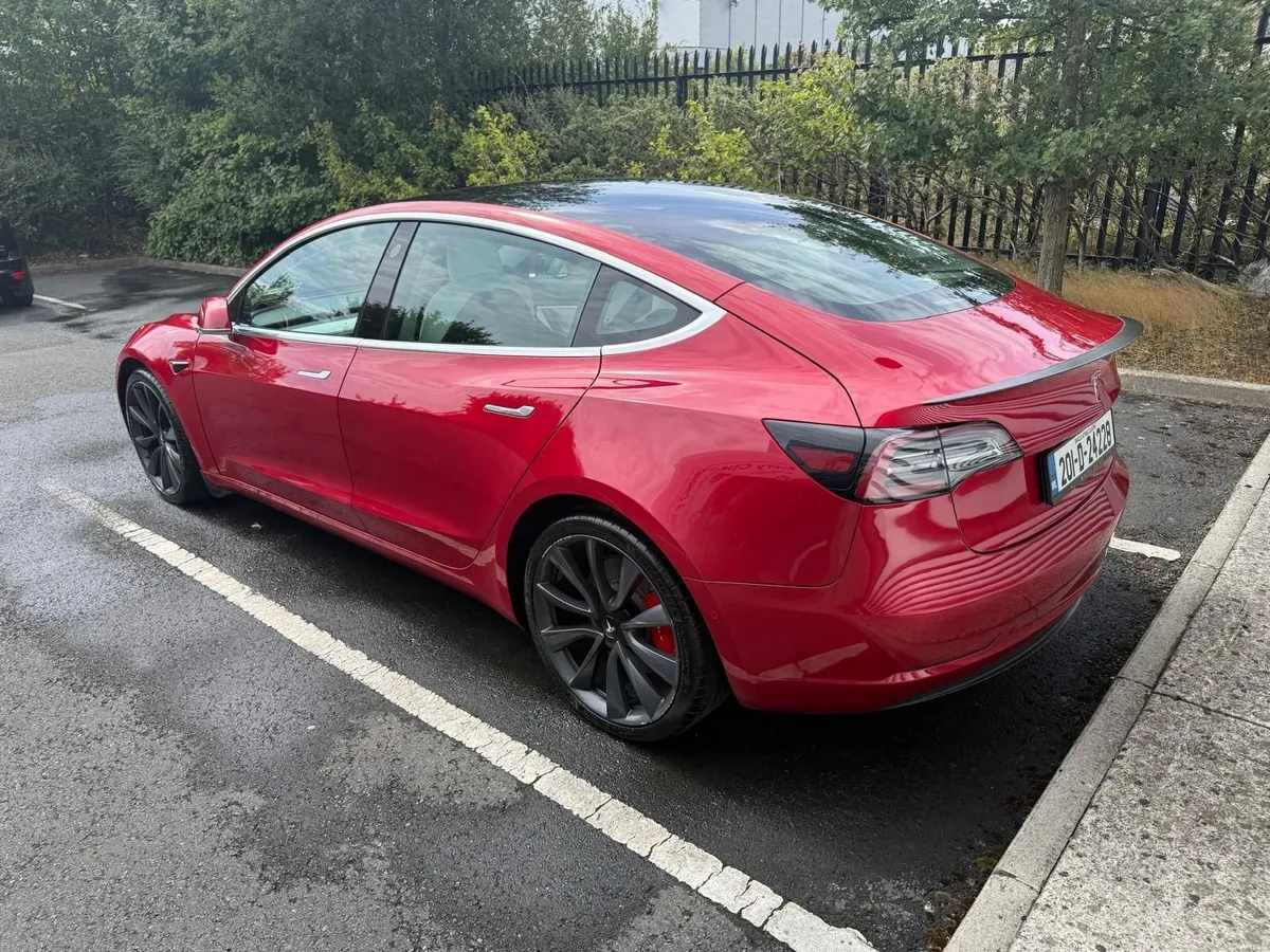 Tesla Model 3 2020 - Image 2