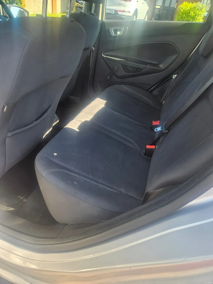 Ford Fiesta 2015 - Image 2