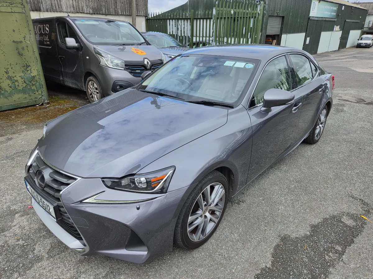 Lexus IS 300h Executive - Image 3