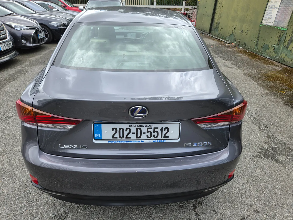 Lexus IS 300h Executive - Image 5