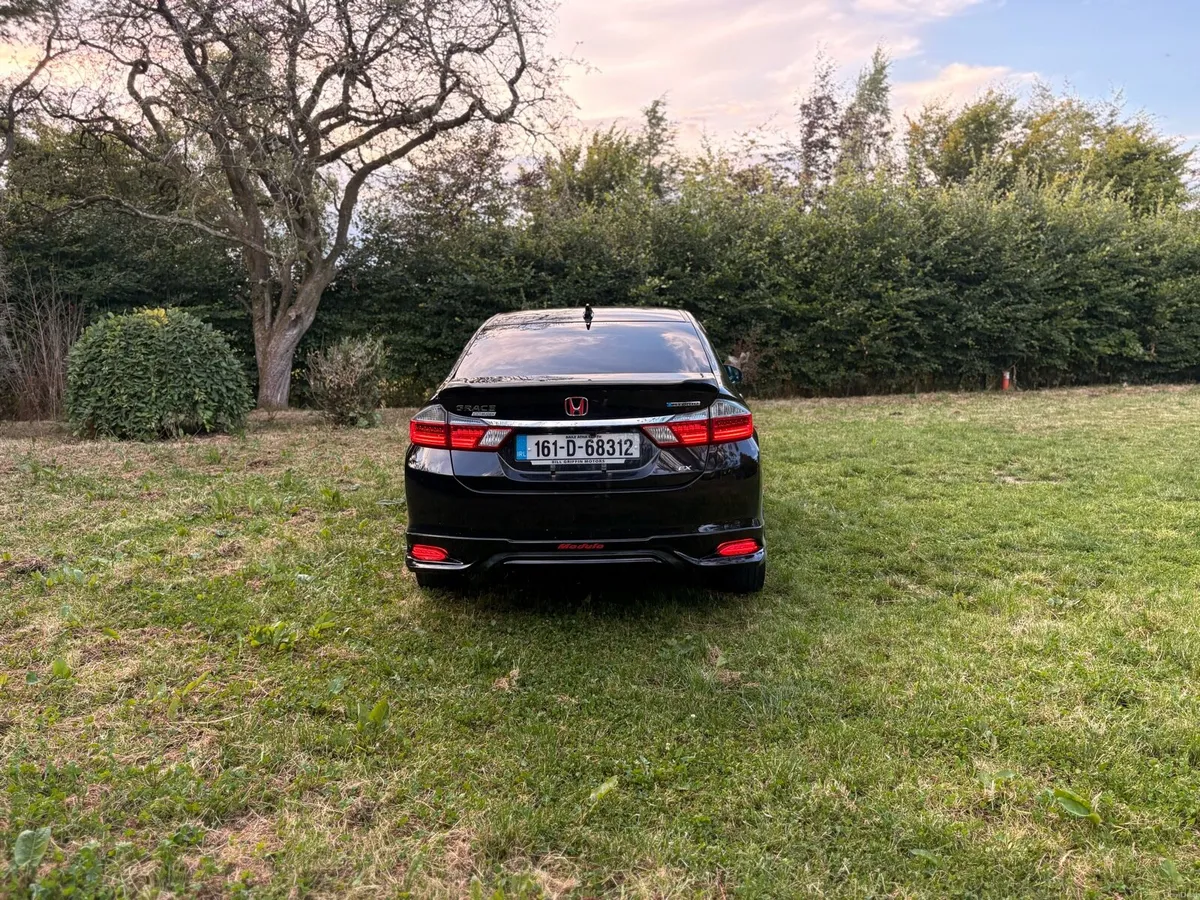 Honda Grace hybrid automatic - Image 4