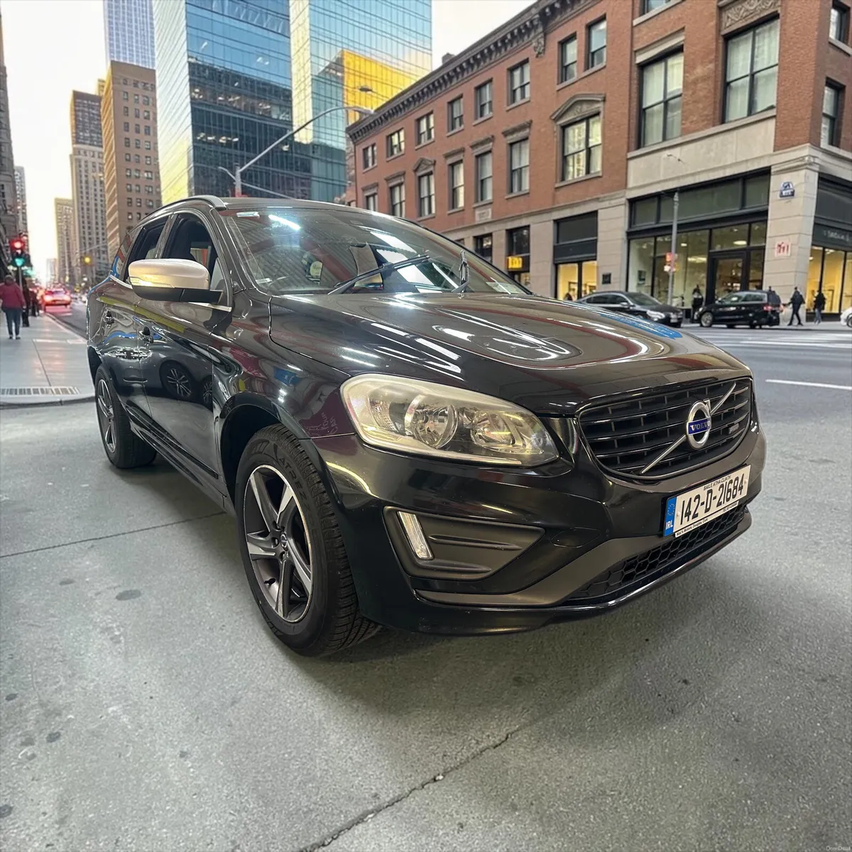 2014 Volvo XC60 D4 (181hp) FWD R-Design - Image 3
