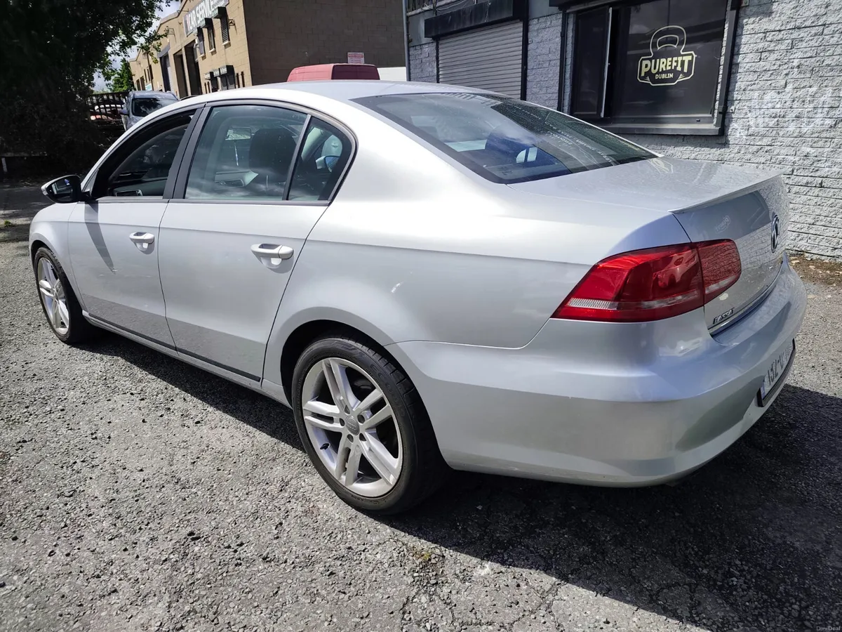 Volkswagen Passat 2013 - Image 6