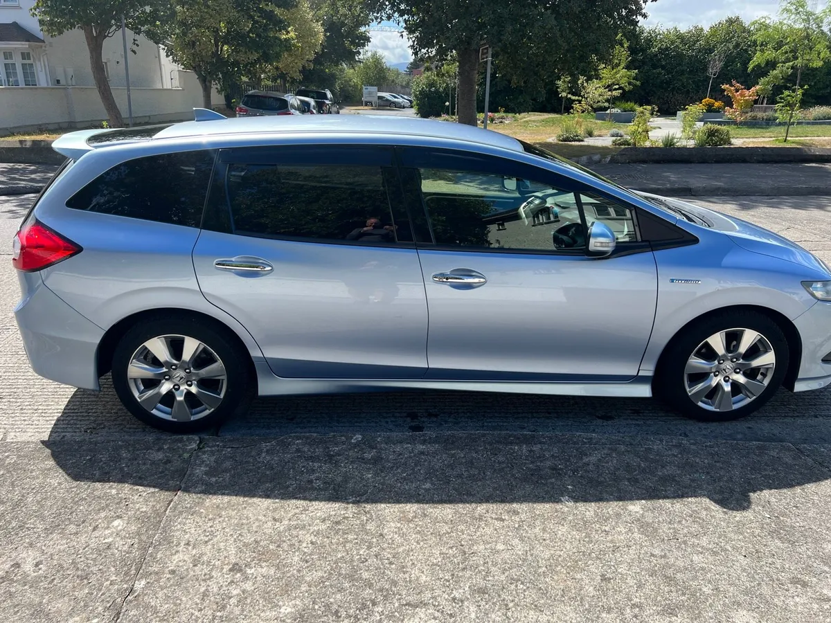 Honda Jade Hybrid Auto,6 Seat,Like Brand New - Image 3