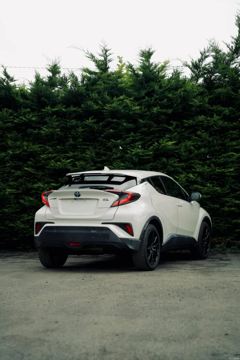 Toyota C-HR Hybrid 2017 | Stylish Hybrid SUV - Image 3