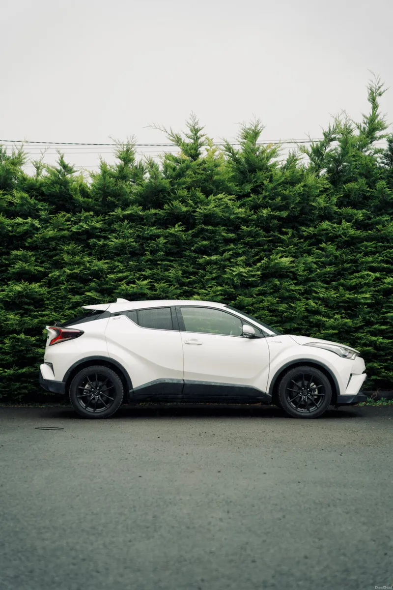Toyota C-HR Hybrid 2017 | Stylish Hybrid SUV - Image 5
