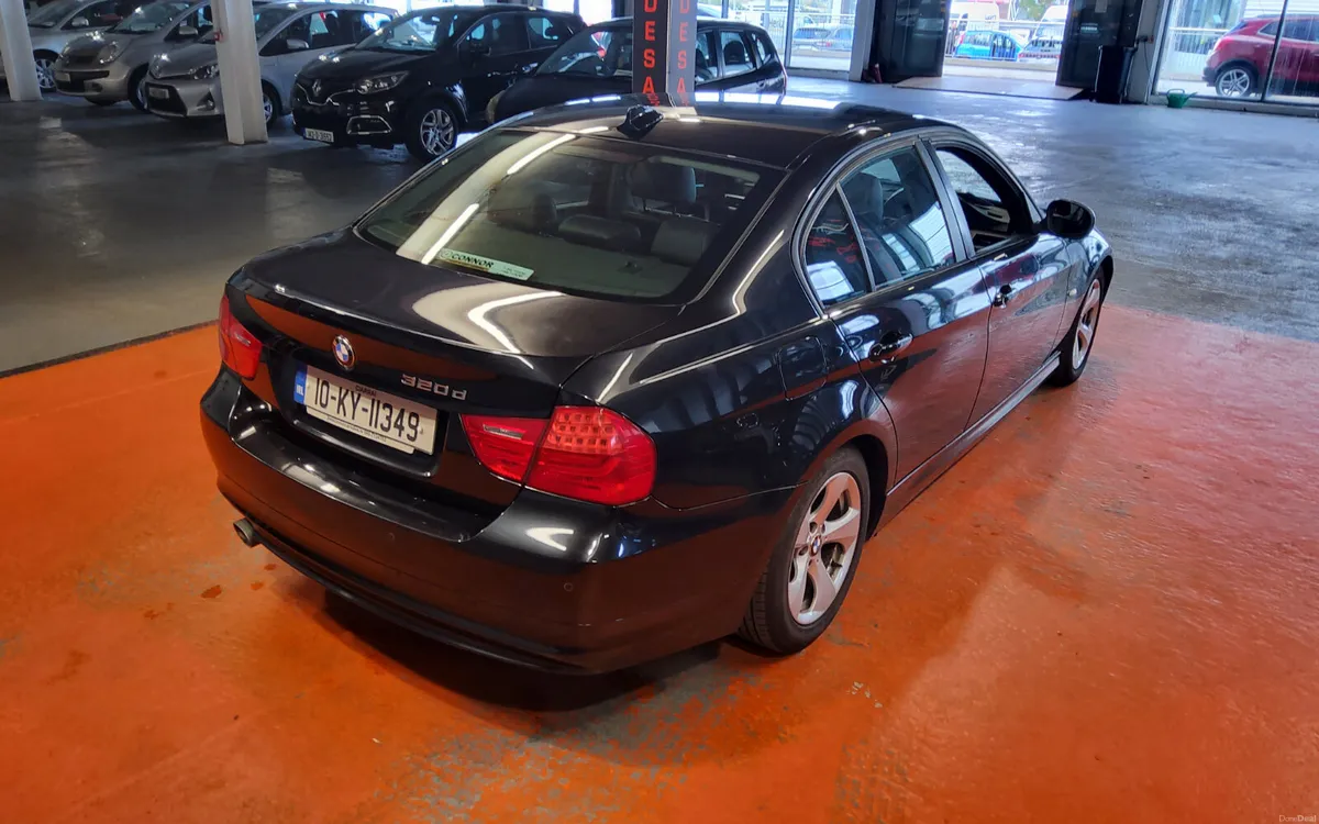 BMW 3-Series 2010 - Image 2