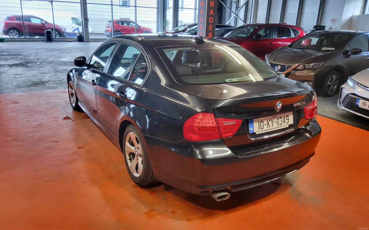 BMW 3-Series 2010 - Image 4