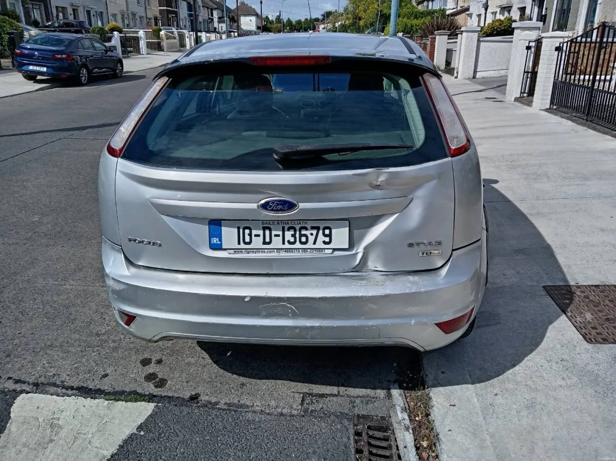 2010 Ford Focus - Image 3