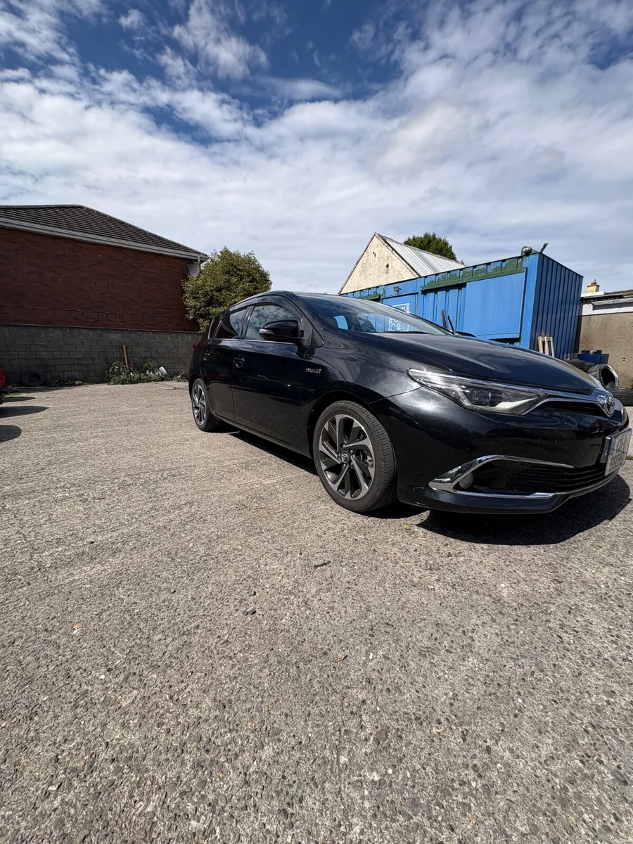 Toyota Auris 2017- high specs - Image 2