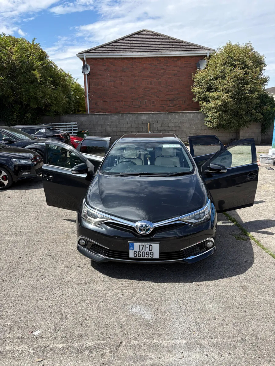 Toyota Auris 2017- high specs - Image 1