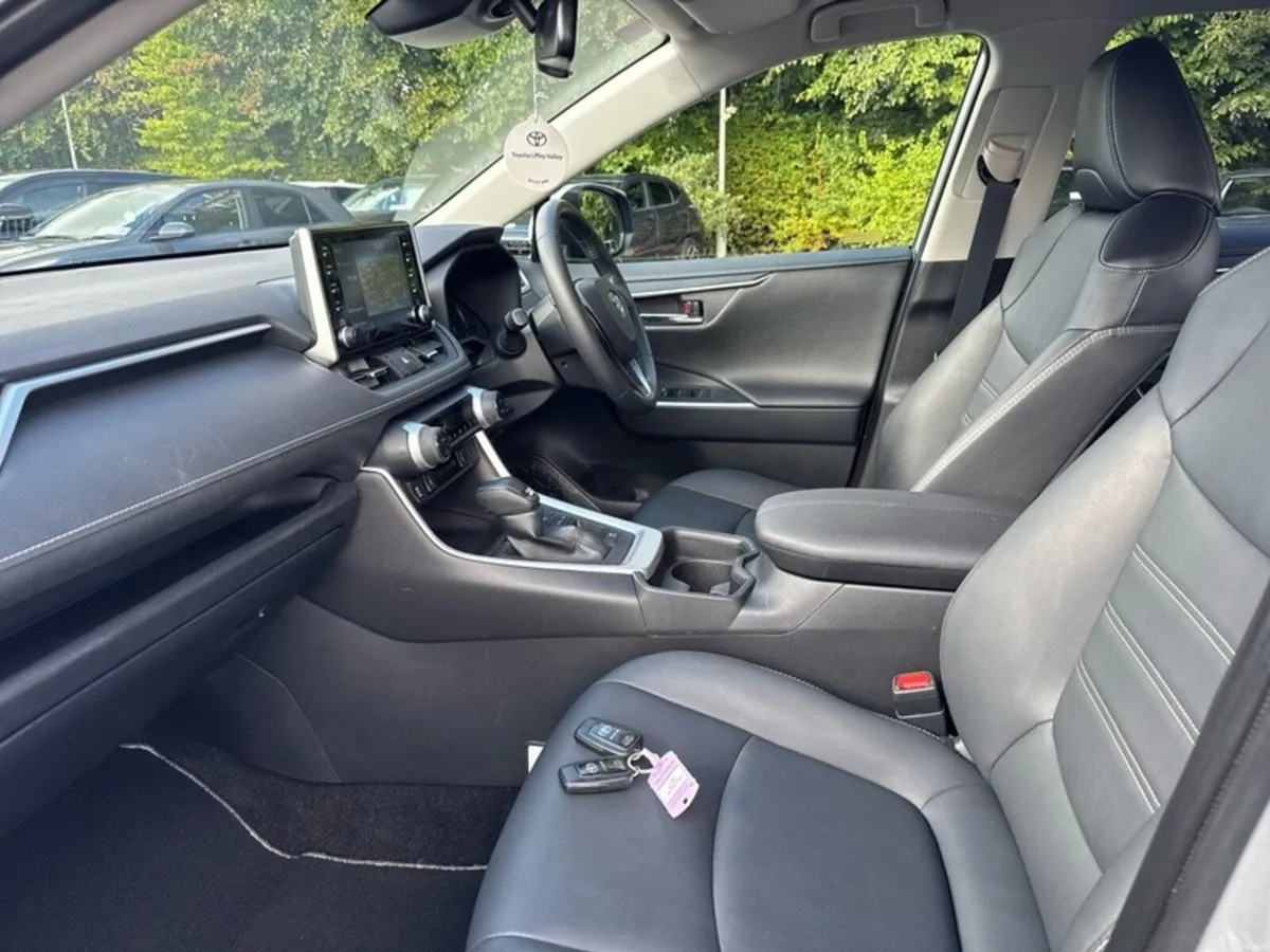 Toyota RAV4 RAV4 HYBRID SOL 4DR AUTO - Image 6