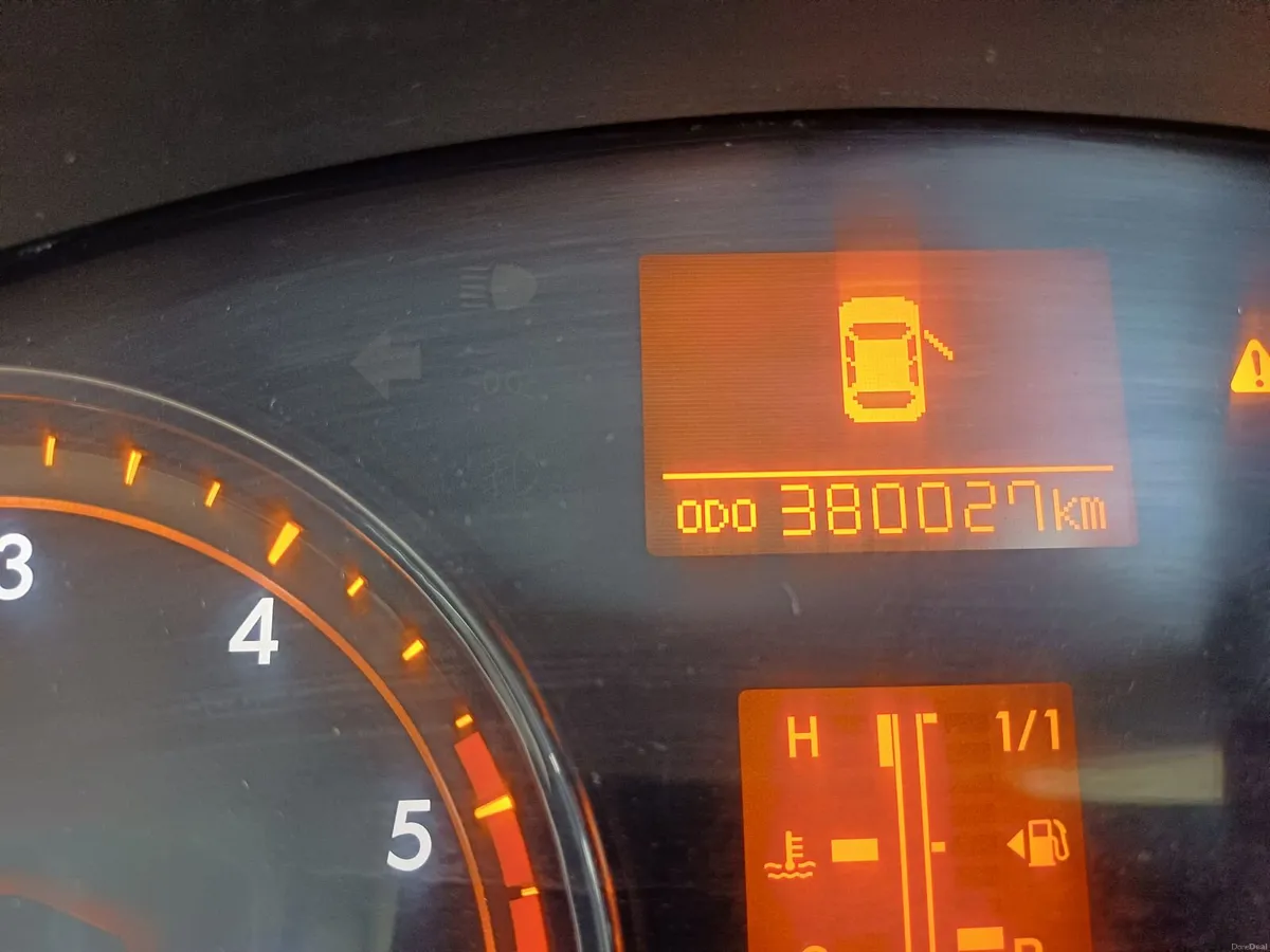 Toyota Avensis 2010 - Image 4
