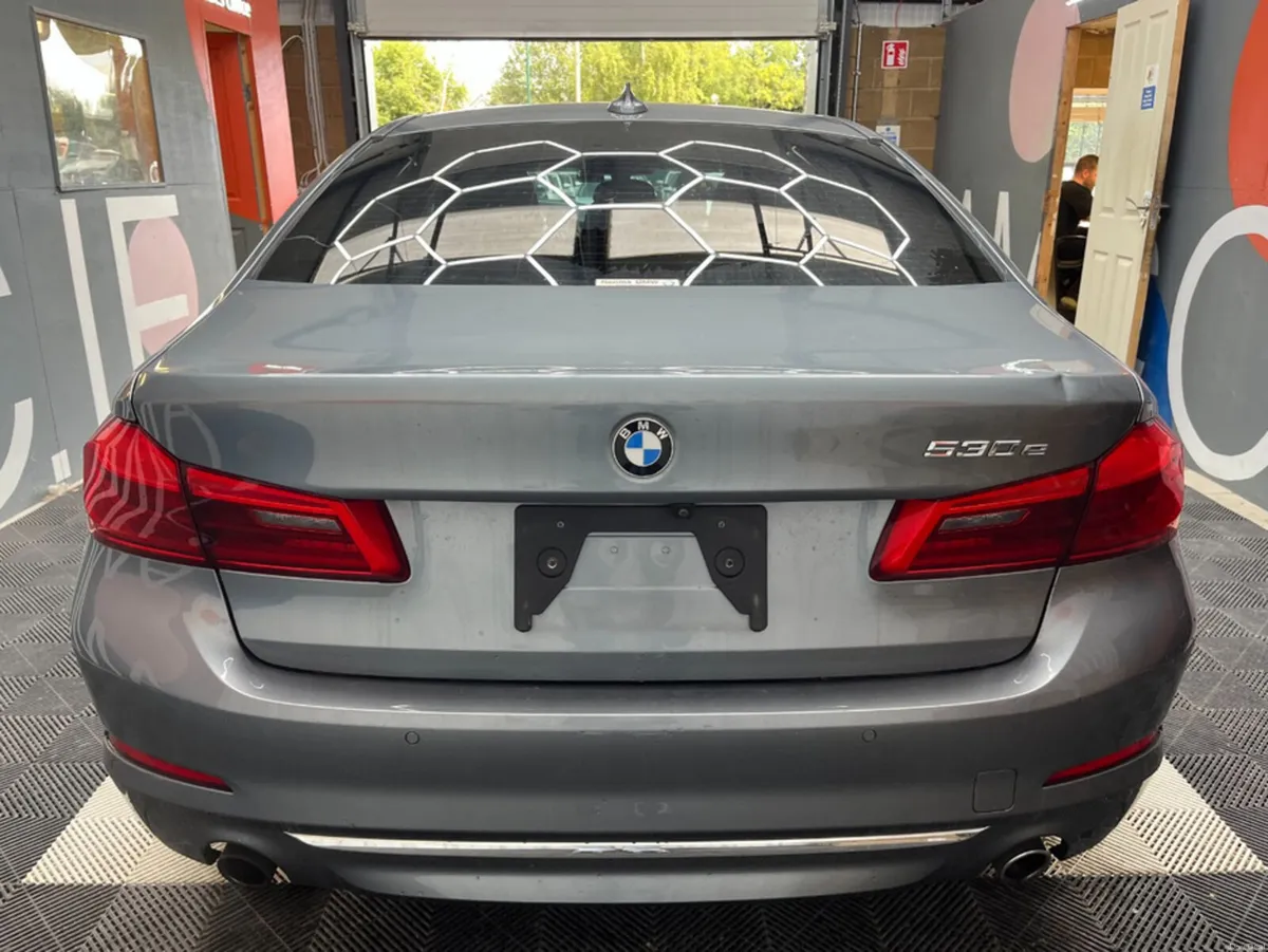 BMW 5-Series 2018 BMW 530E LUXURY iPERFORMANCE 2.0 - Image 4
