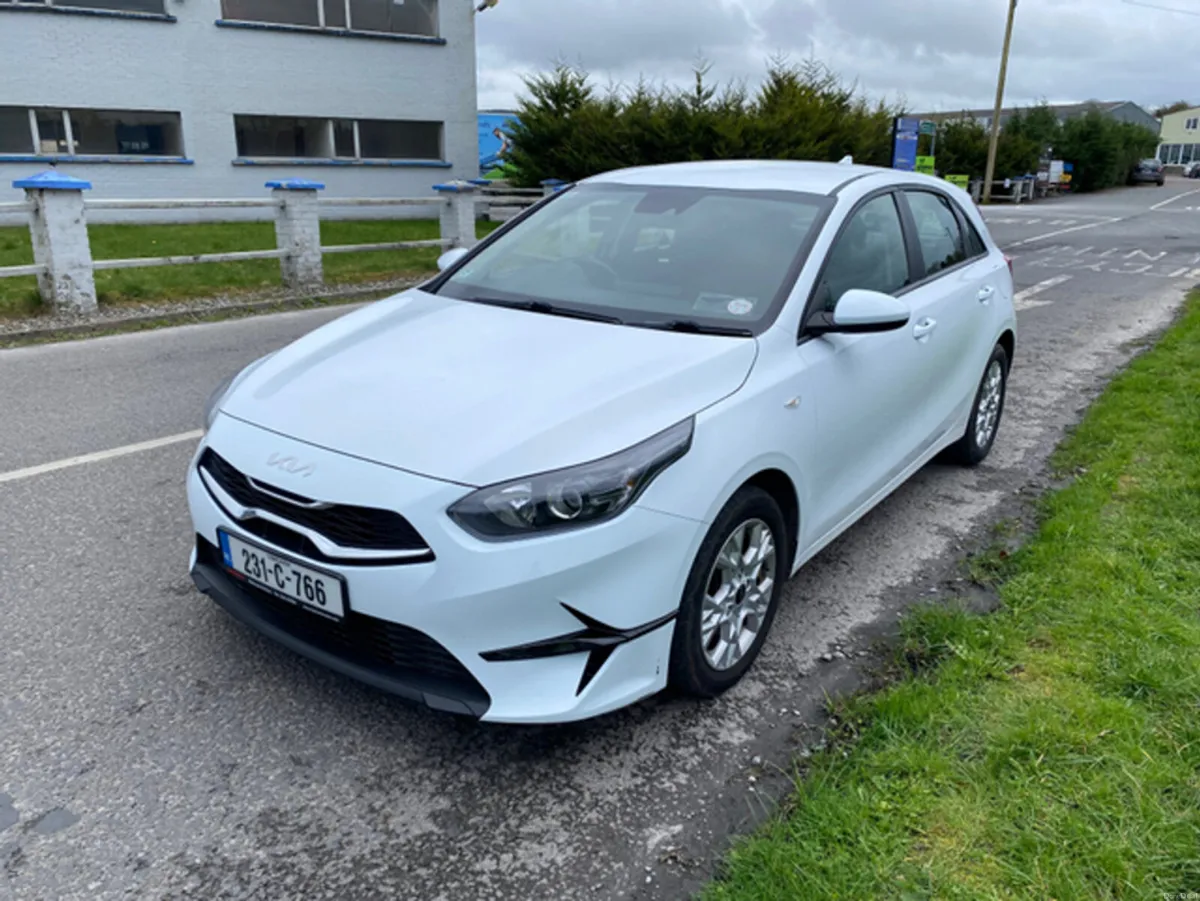Kia Ceed 1.6 D MHEV K2 MY23 5DR - Image 3