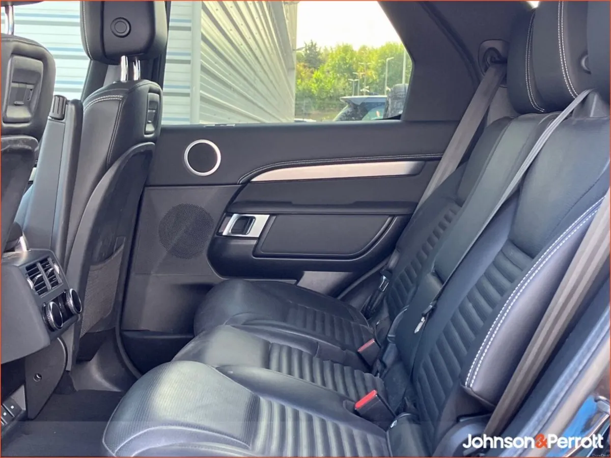 Land Rover Discovery 3.0D I6 300 PS AWD Auto R-Dyn - Image 5