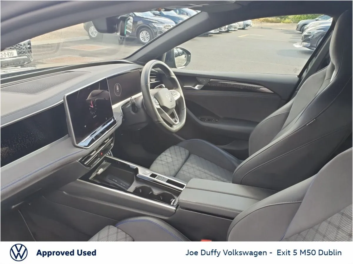 Volkswagen Passat  R-LINE PHEV S-A DSG AUTO - Image 3