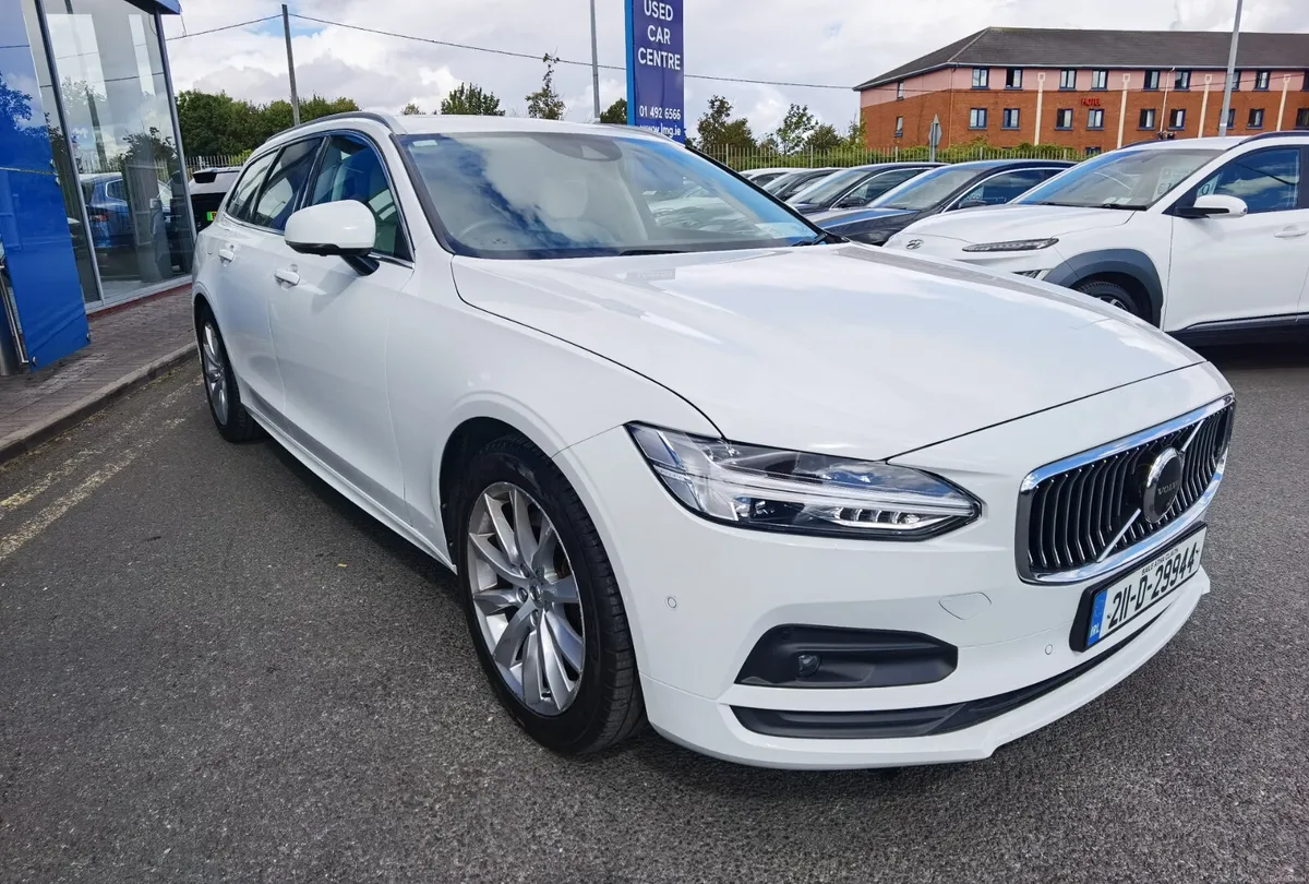 VOLVO V90 2.0 B4 MOMENTUM AUTO DIESEL **SUNROOF** - Image 4
