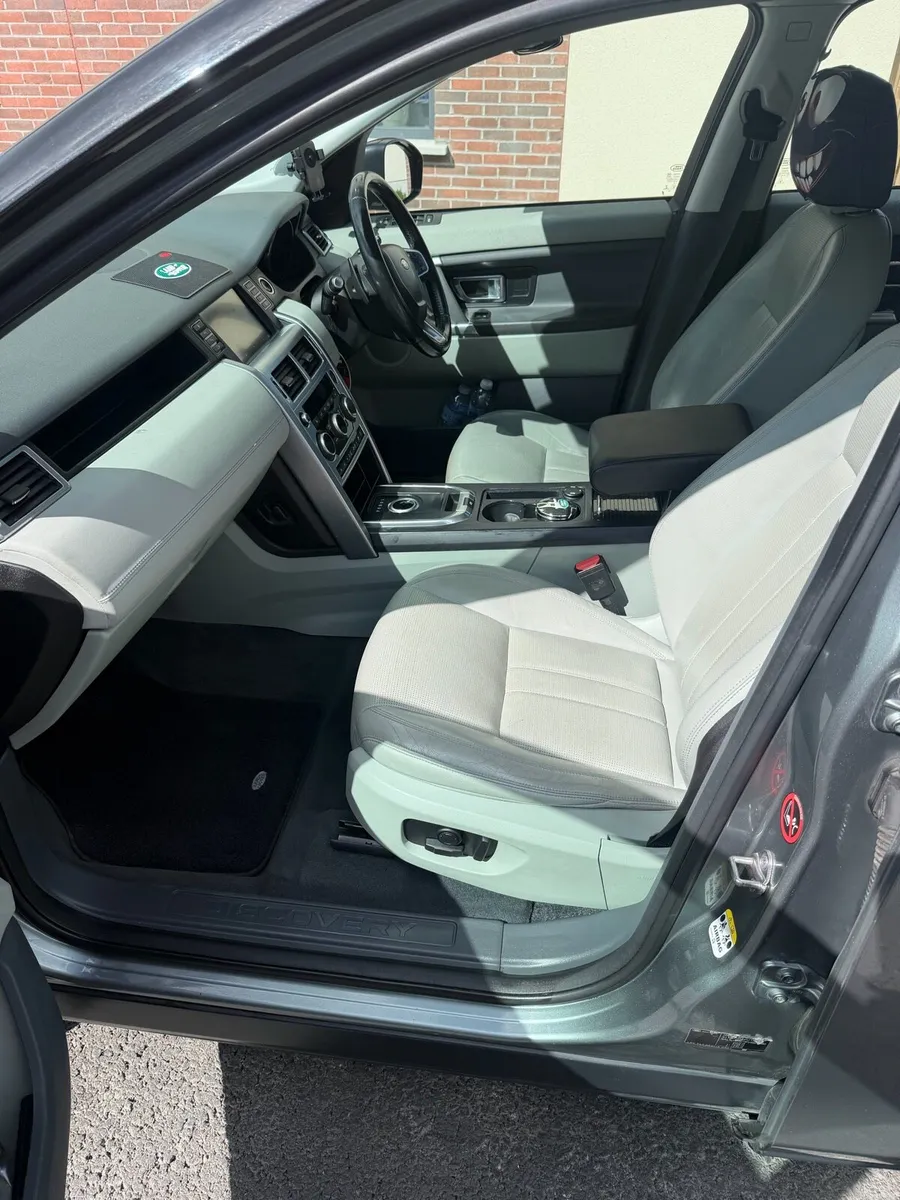 DISCOVERY SPORT - Image 3