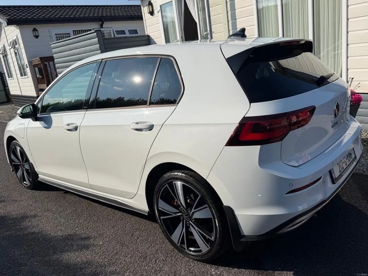 2021 Volkswagen Golf GTE - Image 4