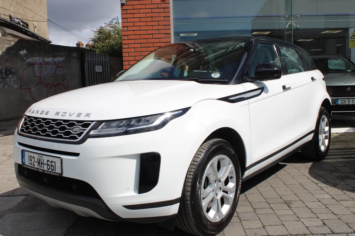 EVOQUE - S - 150BHP - AUTO - 4X4 - PANORAMA ROOF - Image 3