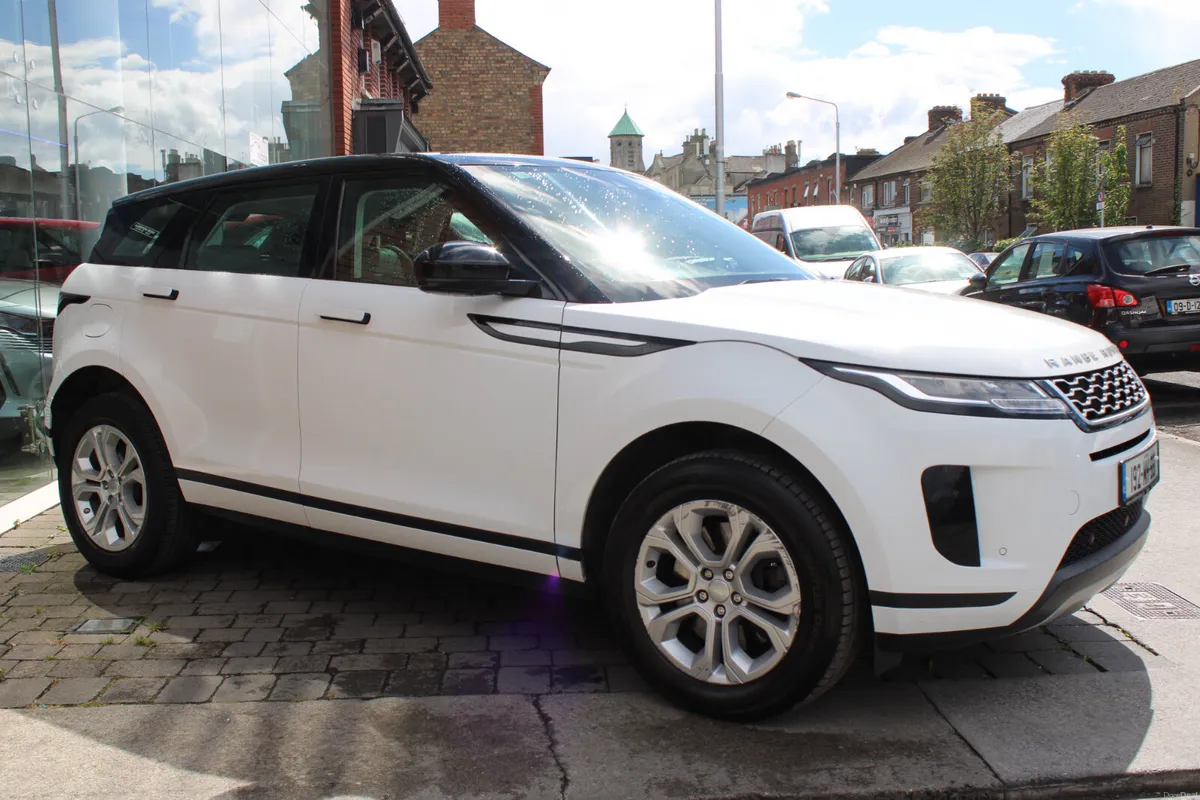 EVOQUE - S - 150BHP - AUTO - 4X4 - PANORAMA ROOF - Image 5