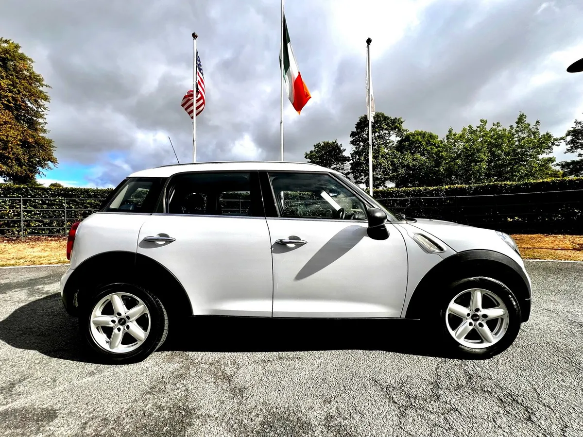 131 BMW Mini Countryman 4 Door Like New FSH - Image 2