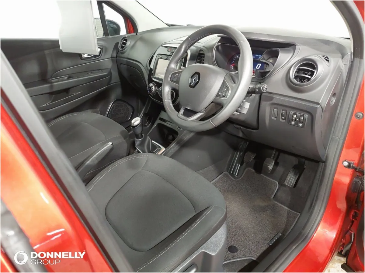 Renault Captur Hatchback Iconic - Image 4