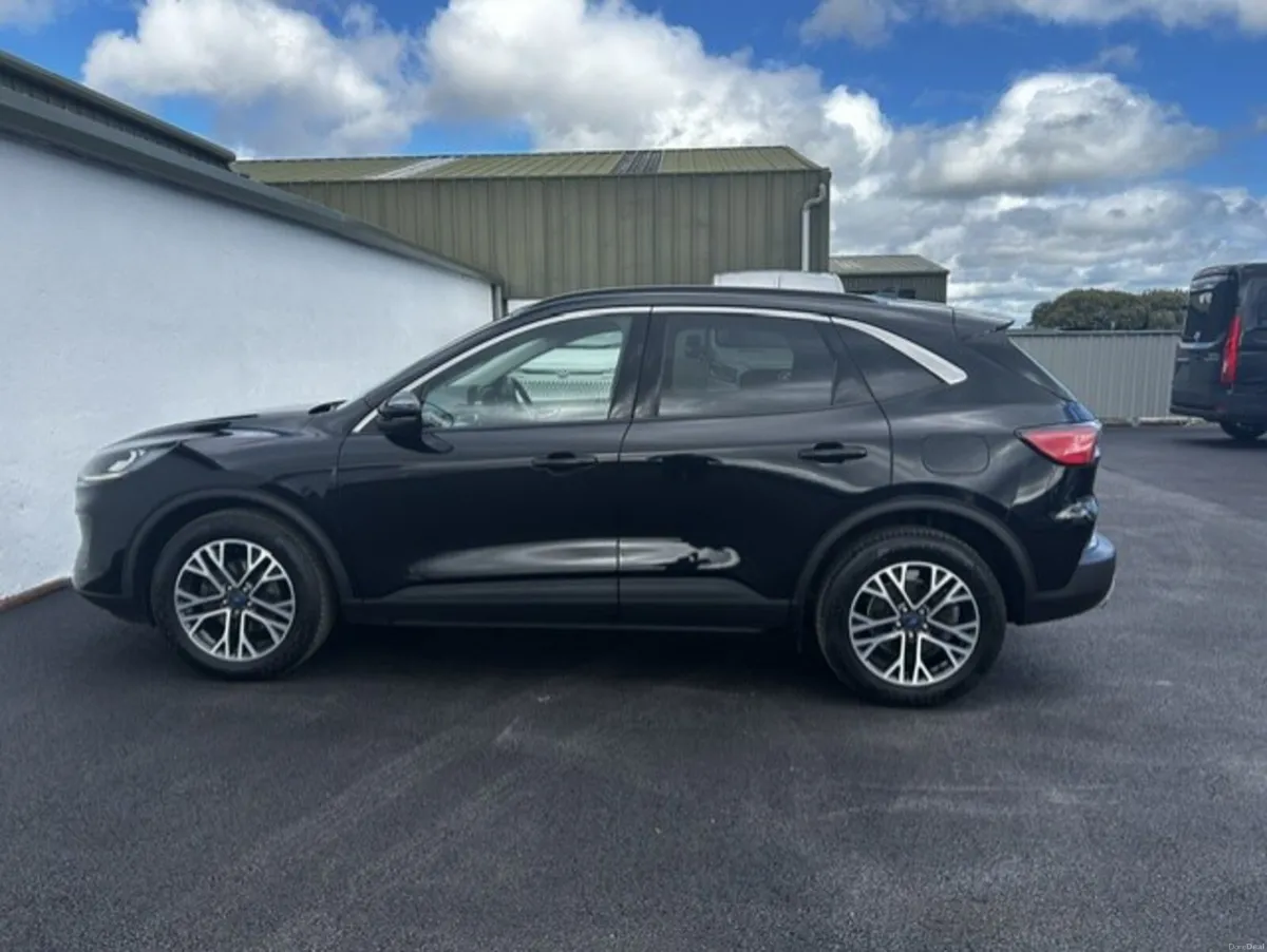 Ford Kuga 2022 - Image 4