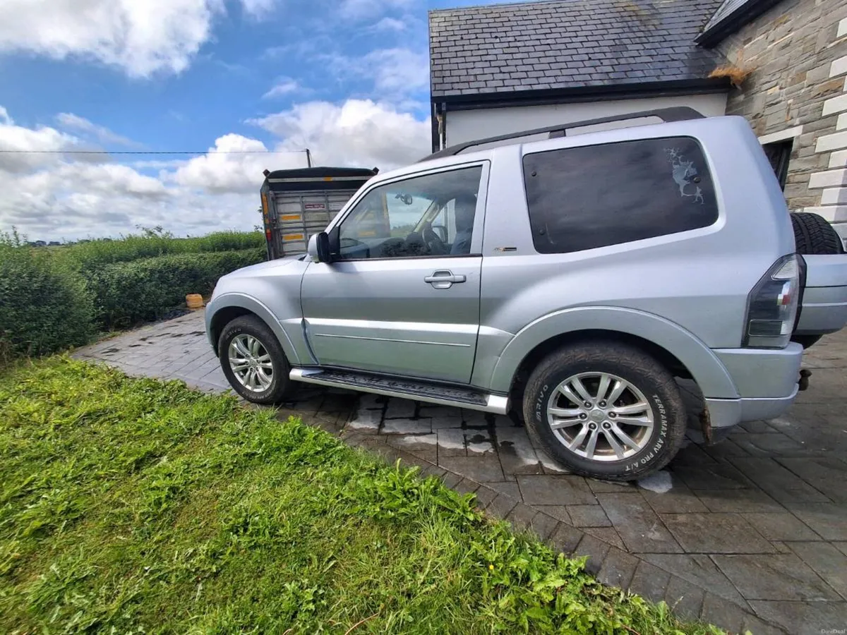 Mitsubishi  Pajero - Image 4