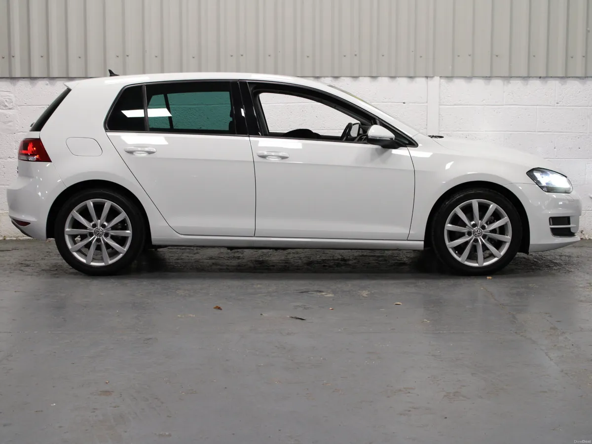 2017 Volkswagen - Image 5