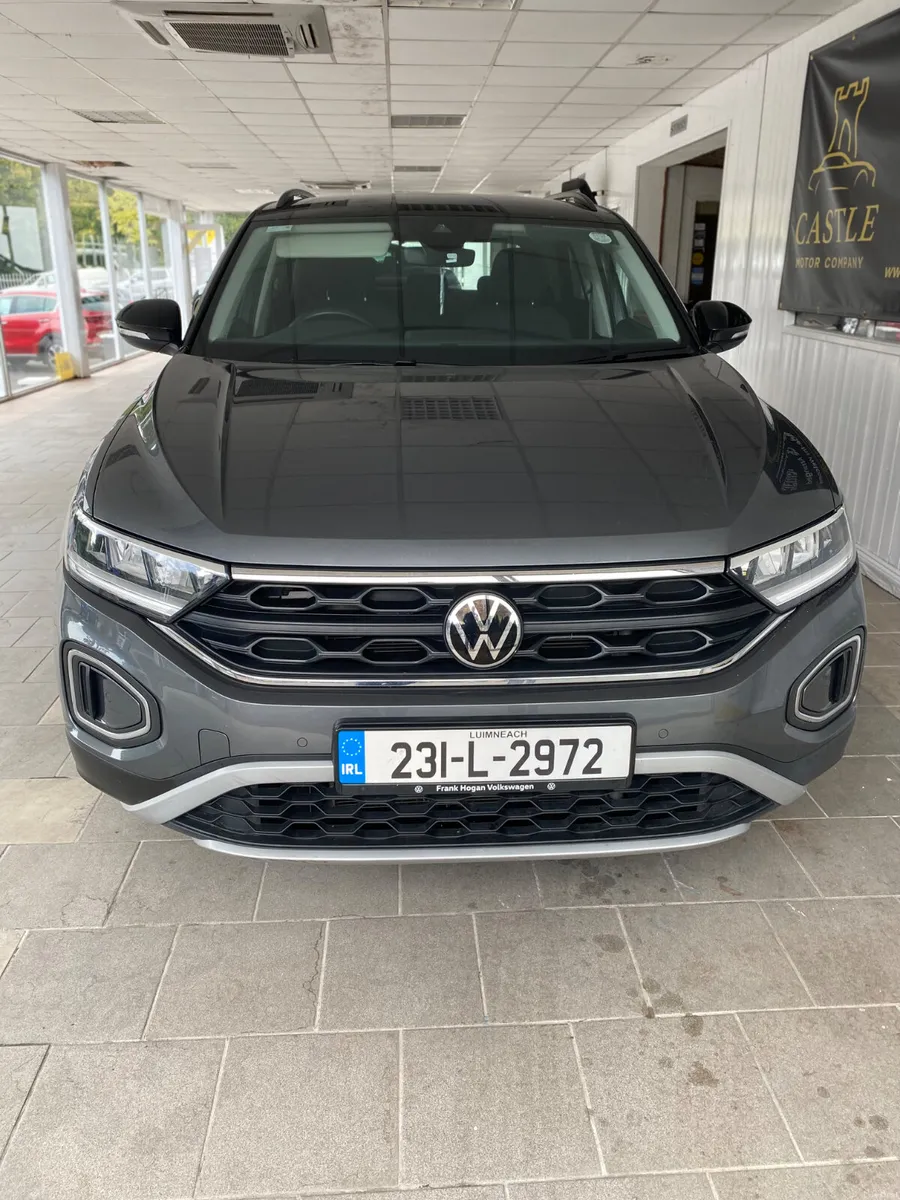 231 VW T-ROC LIFE PETROL 6 SPEED 45,000KM - Image 6