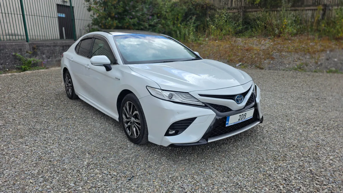 2019 Toyota Camry WS Sunroof Model - Image 2