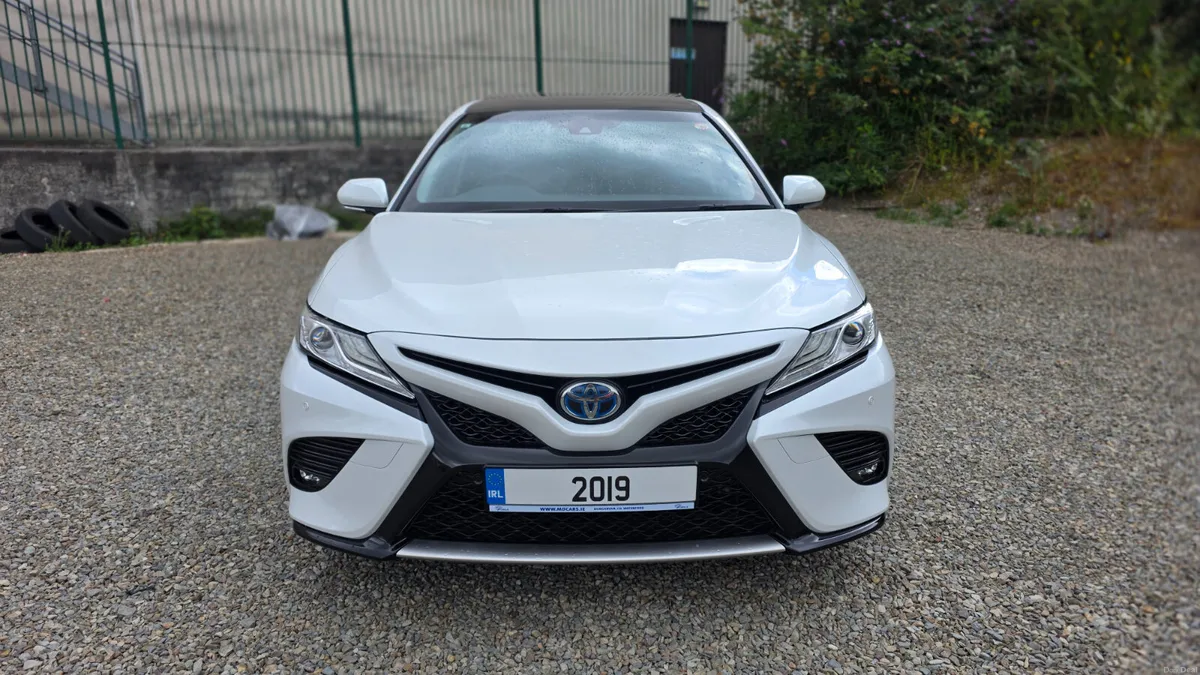 2019 Toyota Camry WS Sunroof Model - Image 3