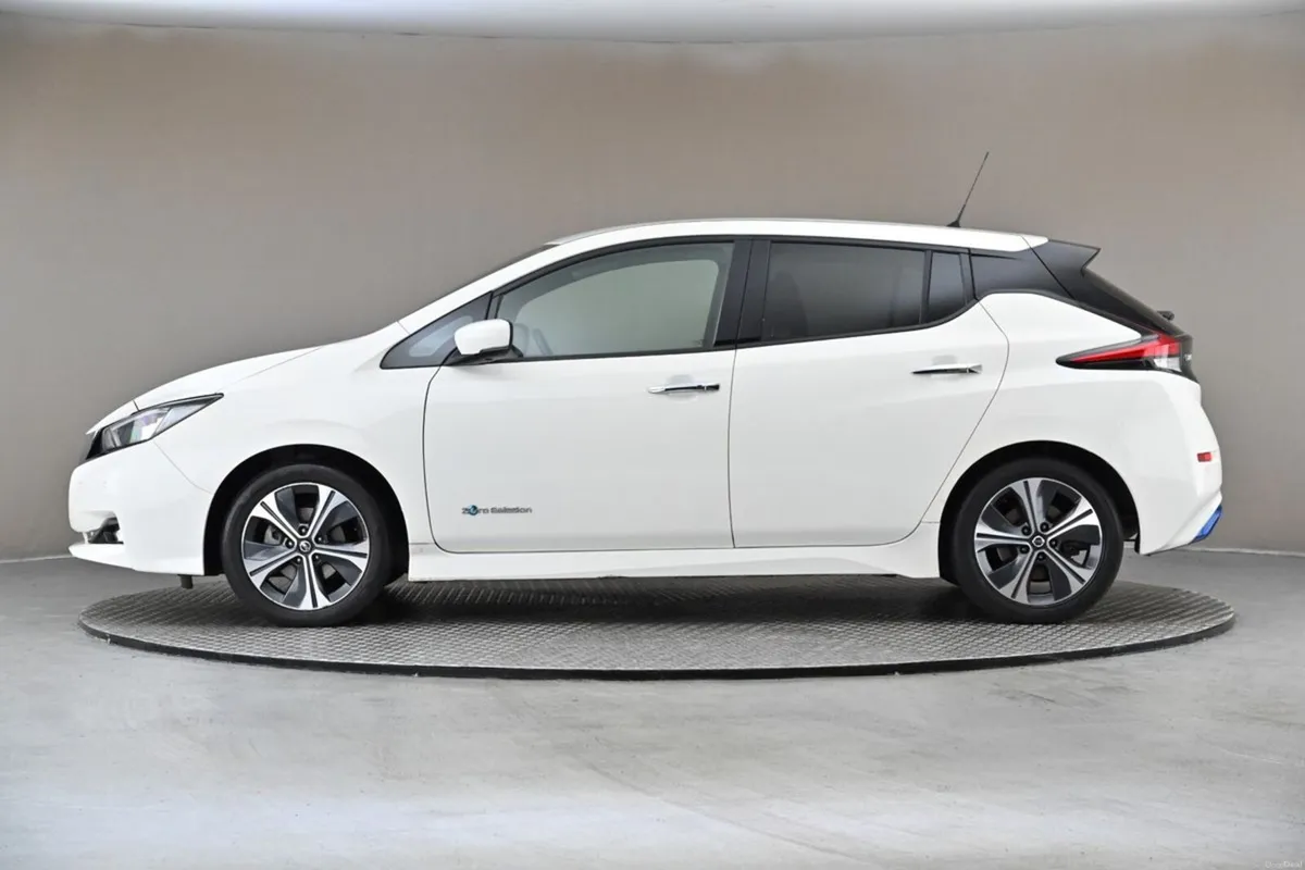 Nissan Leaf SVE 40KWH **FULL LEATHER**360 PAN CAME - Image 5