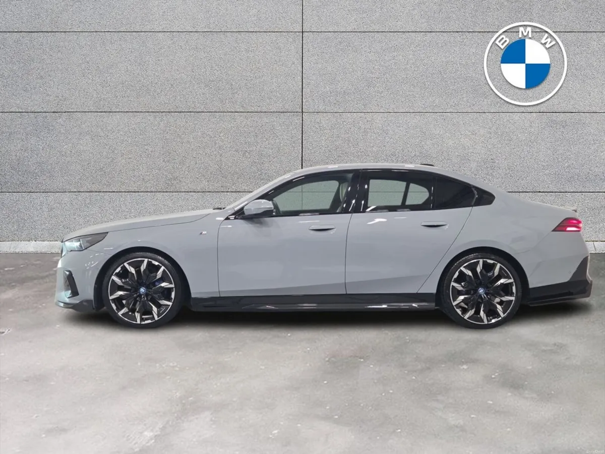 BMW i5 eDrive40 M Sport Pro Saloon - Image 3